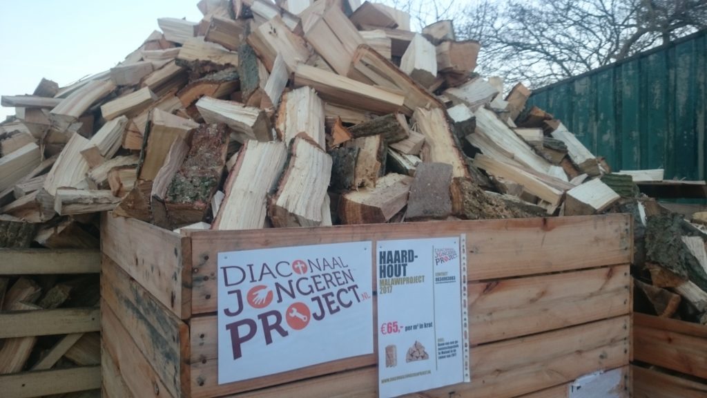 Hout kloven Diaconaal Jongerenproject