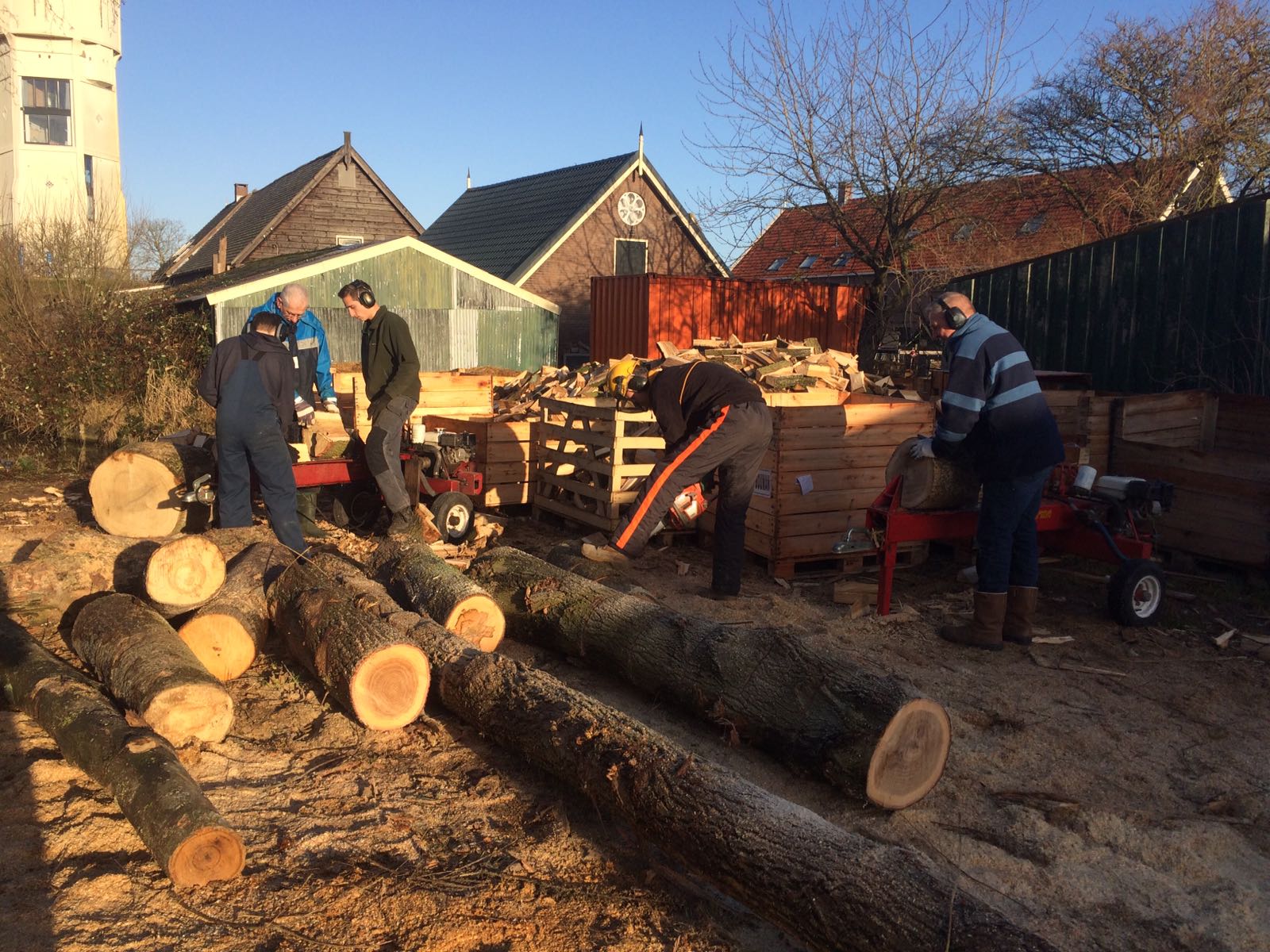 Hout kloven Diaconaal Jongerenproject